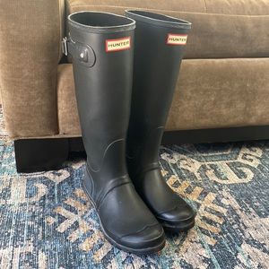 Black Hunter Original Tall Boot, Size 7, Boot socks included